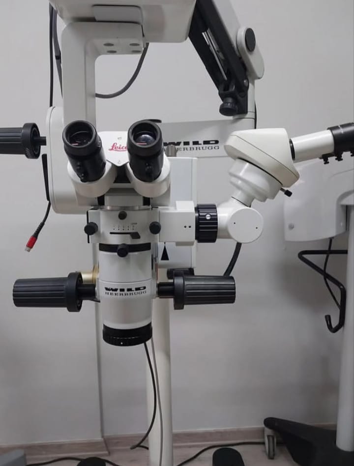 Leica / Wild Heerbrugg Surgical Microscope