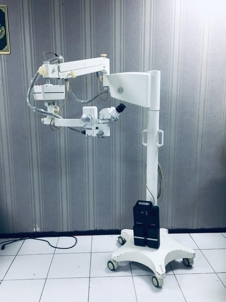 Floor-Standing Surgical Microscope